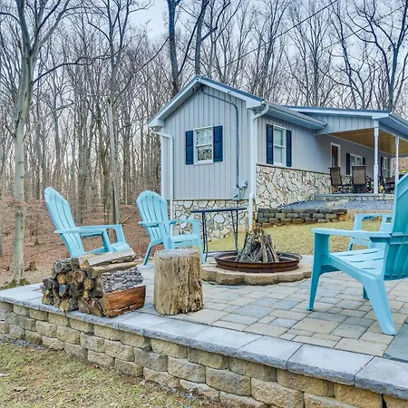 Peaceful And Secluded Knoxville Retreat With Deck